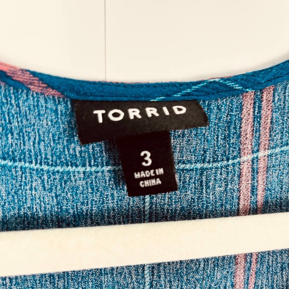 Torrid Women 3X Blue Plaid V-Neck Blouse Lightweight Eyelet Ribbon Flowy Hem - Picture 6 of 8